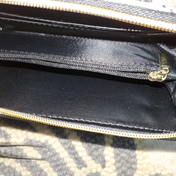 Mickey Mouse Zip Wallet - Picture 5 of 6